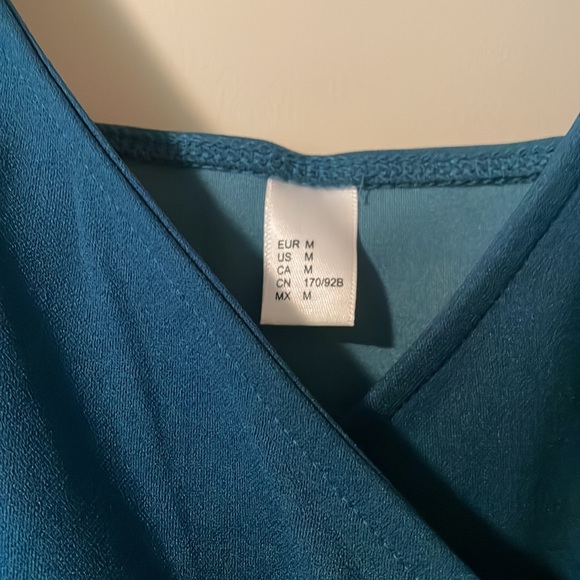 Asymmetrical bodycon dress - Picture 2 of 3